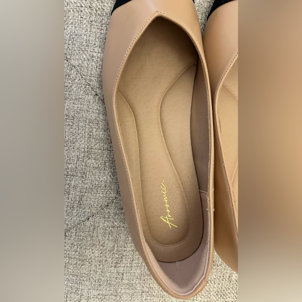 Arromic Black and Nude Flats - Women’s 8. BNNU - Picture 5 of 7